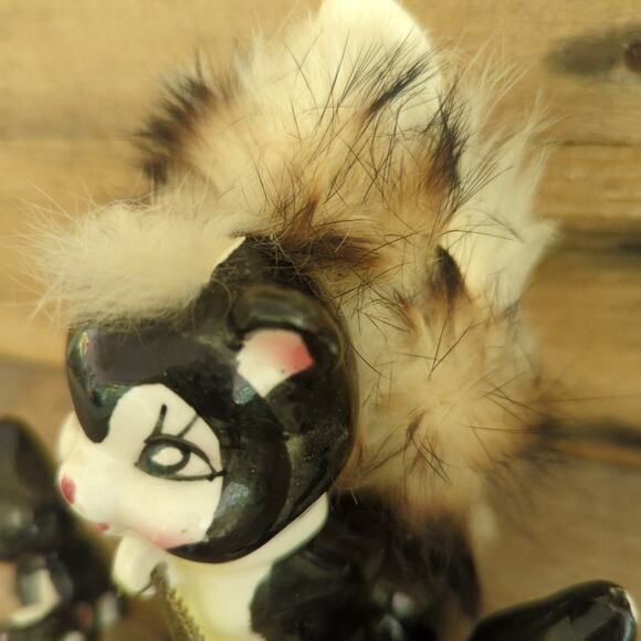 Vtg 1950s Kitschy Anthropomorphic Chained Skunk Family Mom with Fur and Babies - Picture 7 of 10